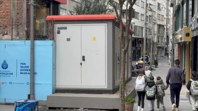 Şişli'de İBB'nin yola taşıdığı trafoya esnaftan tepki