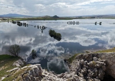 Sivas'ta 1500 d&ouml;n&uuml;m tarım arazisi su altında kaldı