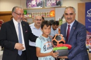 Sivas'ta 45 çocuk hayallerini süsleyen hediyelere kavuştu