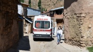 Sivas&#039;ta aşı ekipleri Kovid-19 salgınıyla mücadeleyi köy köy dolaşarak sürdürüyor