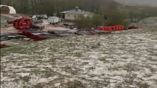 Sivas'ta dolu ve sağanak tarım arazilerine zarar verdi