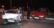 Sivas'ta iki otomobil çarpıştı: 7 yaralı