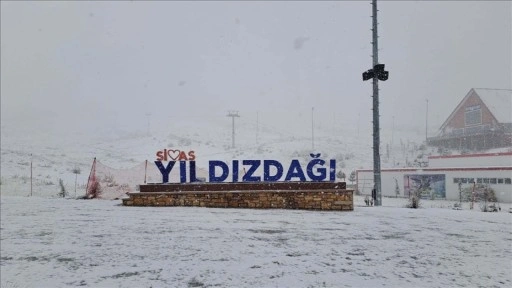 Sivas'ta Yıldız Dağı Kayak Merkezi'ne kar yağdı