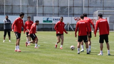 Sivasspor'da y&ouml;netim arayışı s&uuml;r&uuml;yor
