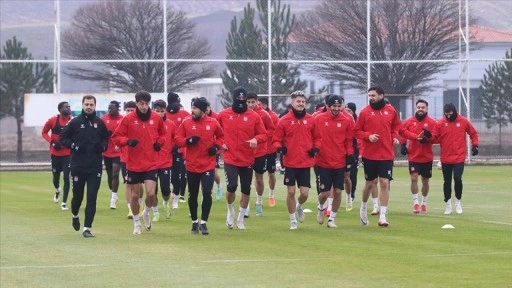 Sivasspor ilk yarının son ma&ccedil;ını 3 puanla kapatmak istiyor