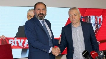 Sivasspor, teknik direktör Rıza Çalımbay ile 1 yıllık sözleşme imzaladı
