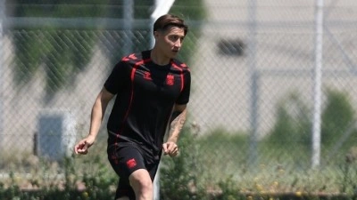Sivasspor'un stoperi Mert &Ccedil;elik, yeniden S&uuml;per Lig'e d&ouml;neceklerine inanıyor