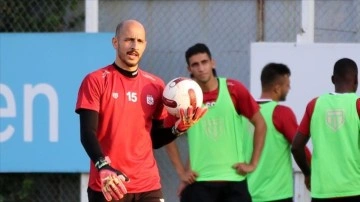 Sivasspor'un yeni file bekçisi Erhan Erentürk, takımda kalıcı olmak istiyor