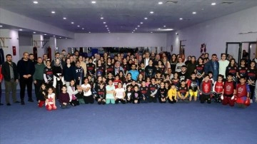 Sivas'ta şampiyon sporcuların anne ve babaları da wushu öğreniyor