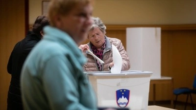 Slovenya'da halk genel se&ccedil;im i&ccedil;in sandık başına gidiyor