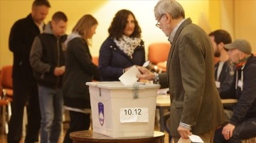 Slovenya'da cumhurbaşkanı seçiminin ikinci turu yarın yapılacak