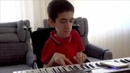 SMA hastası 17 yaşındaki Umut, hayata müzikle tutunuyor