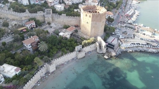 Soğukkapı Plajı ziyaretçilerini tarihi yolculuğa çıkarıyor