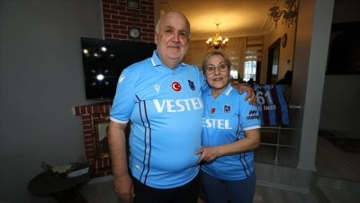 Sokak r&ouml;portajıyla g&uuml;ndem olan taraftar i&ccedil;in Trabzonspor adeta yaşama şekli