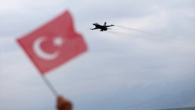 SOLOT&Uuml;RK, Antalya'da g&ouml;steri u&ccedil;uşu yaptı
