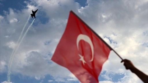 SOLOTÜRK, Sivas'ta gösteri uçuşu gerçekleştirdi
