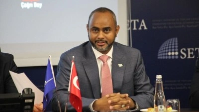 Somalili Bakan Nur'dan siyasette yer almak isteyenlere "savaş değil, sandık yolunu se&ccedil;me" &ccedil;ağrısı