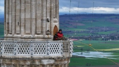 'Son mahyacı' Ramazan ayında sanatıyla g&ouml;kleri aydınlatıyor