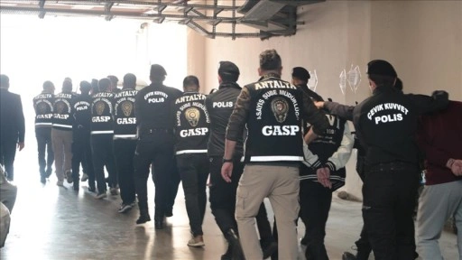 Sosyal medyada "buluşma tuzağı" kuran dolandırıcılık çetesi çökertildi