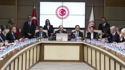 Sosyal medyaya ve doğum iznine y&ouml;nelik d&uuml;zenlemeleri de i&ccedil;eren kanun teklifi komisyonda kabul edildi