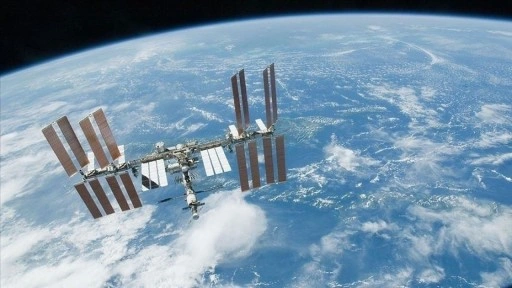 SpaceX'in Dragon kapsülü, Uluslararası Uzay İstasyonunun yörüngesini yükseltmeyi başardı