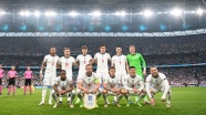 Spor dünyasından ırkçı saldırılara maruz kalan İngiliz futbolculara destek