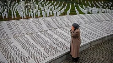 Srebrenitsa katliamı her zaman M&uuml;sl&uuml;manlar ve Boşnaklar i&ccedil;in ciddi bir tartışma konusudur -Osman Atalay yazdı-