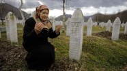 Srebrenitsa&#039;nın yalnız anneleri, eski fotoğraflarla avunup sevdiklerine yeniden kavuşmayı bekliyor