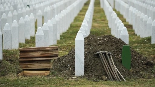 Srebrenitsa Soykırımı kurbanlarının cenazeleri, Saraybosna'dan Potoçari Anıt Mezarlığı'na