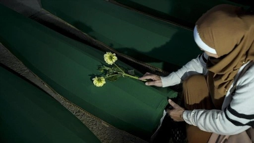 Srebrenitsa Soykırımı’nın 30’uncu yılında toprağa verilecek 7 cenaze, gözyaşlarıyla karşılandı