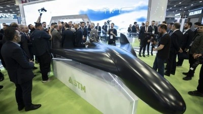 STM, menzili 1000 kilometreyi aşan kamikaze İHA "KUZGUN"u SAHA 2026'da tanıttı