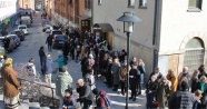 Stockholm&#039;de cuma namazı çıkışı ‘Dostluk Zinciri” oluşturuldu