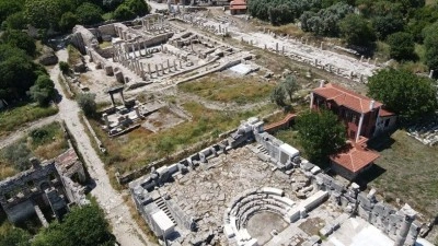 Stratonikeia Antik Kenti'nde buluntuların &uuml;&ccedil;te birini T&uuml;rk d&ouml;nemi eserleri oluşturuyor