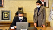 SÜ Rektörü Prof. Dr. Aksoy&#039;un oyu &#039;Koronavirüsle zorlu mücadele&#039;ye