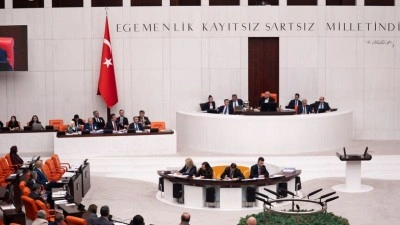 Su&ccedil;a s&uuml;r&uuml;klenen &ccedil;ocuklara ilişkin d&uuml;zenlemeleri i&ccedil;eren kanun teklifi'nin ilk 2 maddesi kabul edildi