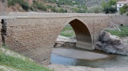 Sular çekilince tarihi Torul Köprüsü ortaya çıktı