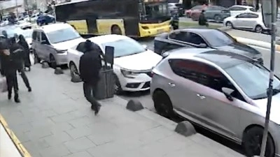 Sultanbeyli'de İETT otob&uuml;s&uuml;n&uuml;n &ccedil;arptığı yaya ağır yaralandı