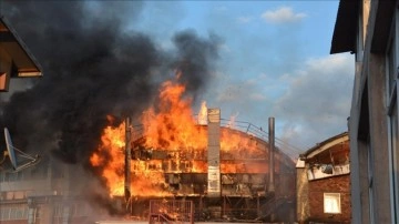 Sultanbeyli'de tencere imalathanesinde yangın çıktı