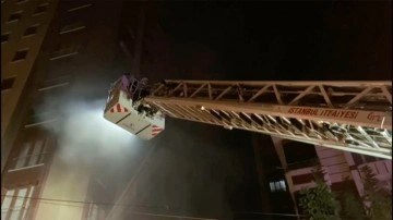 Sultangazi'de 12 katlı binanın otoparkında çıkan yangın söndürüldü