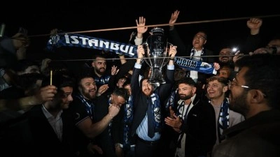 S&uuml;per Lig'e y&uuml;kselen Erzurumspor FK, başarısını İstanbul Boğazı'nda kutladı