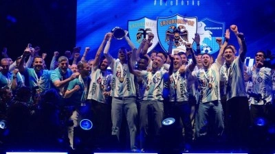 S&uuml;per Lig'e y&uuml;kselen Erzurumspor FK, şampiyonluk kupasını aldı