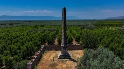 S&uuml;rg&uuml;nden d&ouml;nen Romalı'nın İznik'teki 2 bin yıllık anıt mezarı
