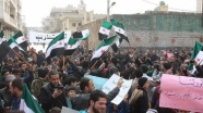 Suriye&#39;de cuma namazı sonrası Esed protestosu