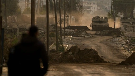 Suriye'de Kuneytra'nın köyüne giren İsrail devriyesi, halk tarafından taşlanarak zorla çıkarıldı