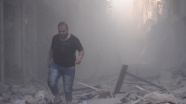 Suriye ve Rus uçakları Halep ve Deyr ez-Zur'u bombaladı: 54 ölü