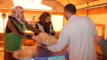 Suriye’deki kamplara her gün 54 bin ekmek dağıtılıyor