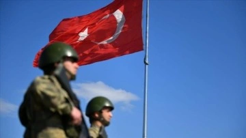 Suriye'den Türkiye'ye yasa dışı yollarla geçmeye çalışan 3'ü terörist 15 kişi yakalan