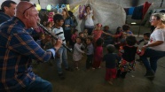 Suriyeli çocuklar için 10 dilde şarkı söylediler