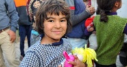 Suriyeli miniklerin oyuncak mutluluğu
