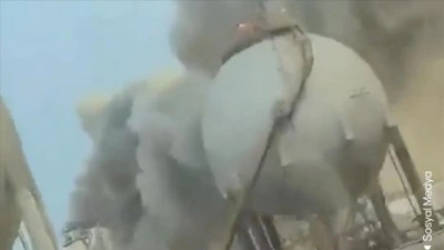 Suudi Arabistan'daki Ras Tanura&rsquo;daki Suudi Aramco tesislerinde İHA saldırısı sonrası yangın &ccedil;ık